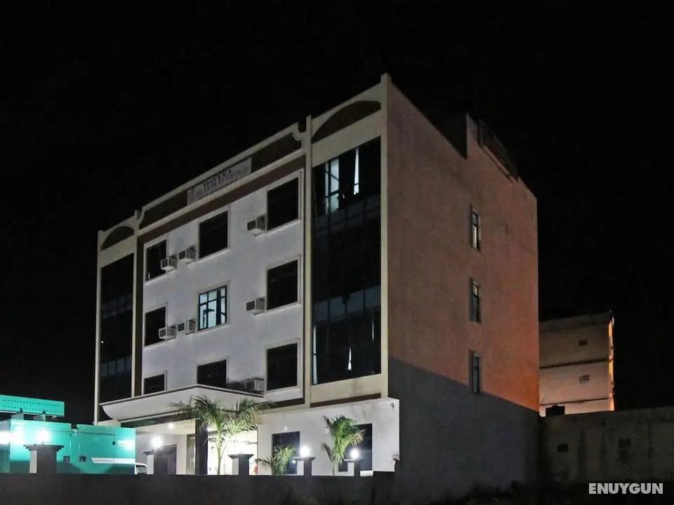 OYO 5093 Hotel Broadway - Dış Mekan