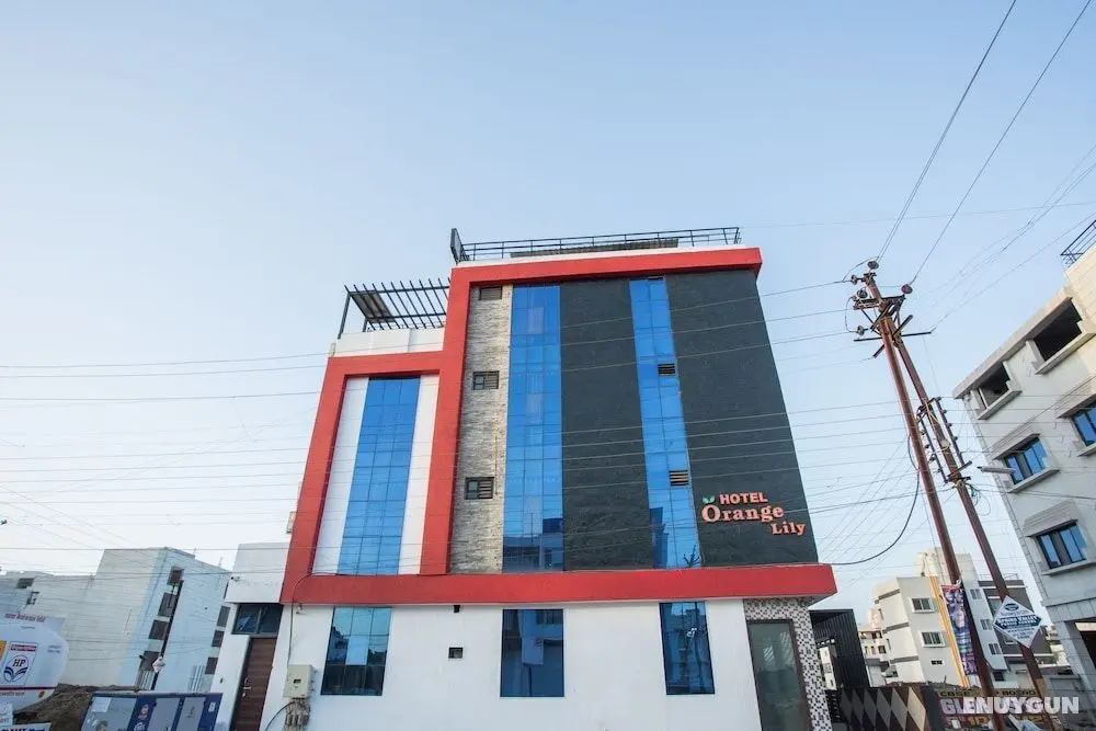 OYO 5253 Hotel Orange Lily - Dış Mekan