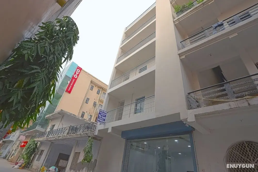 OYO 60786 Hotel Bluestar - Dış Mekan
