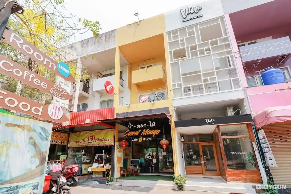 OYO 743 Sweet Mango Cafe and Hostel - Dış Mekan
