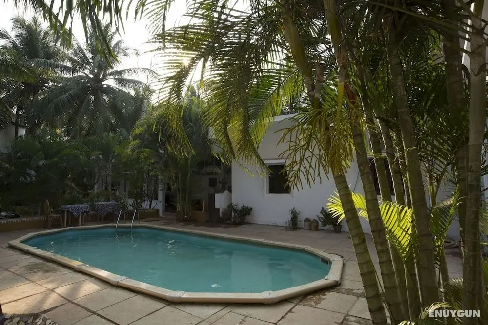 OYO 7490 Bevvan Resort - Havuz