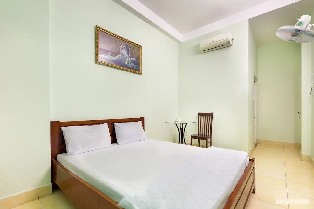 OYO 752 Mat Troi Vang - Öne Çıkan Resim