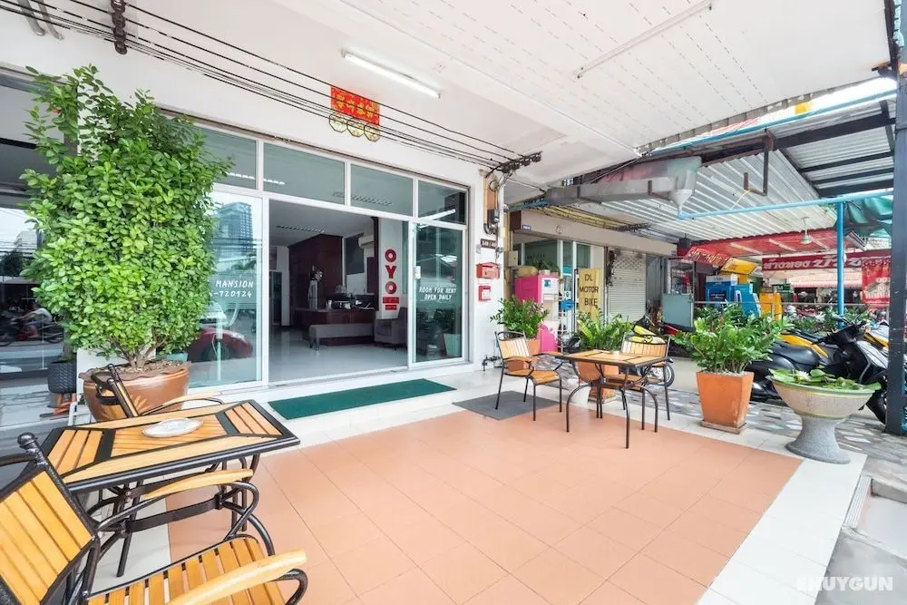 OYO 75360 Walk In Hotel - Lobi