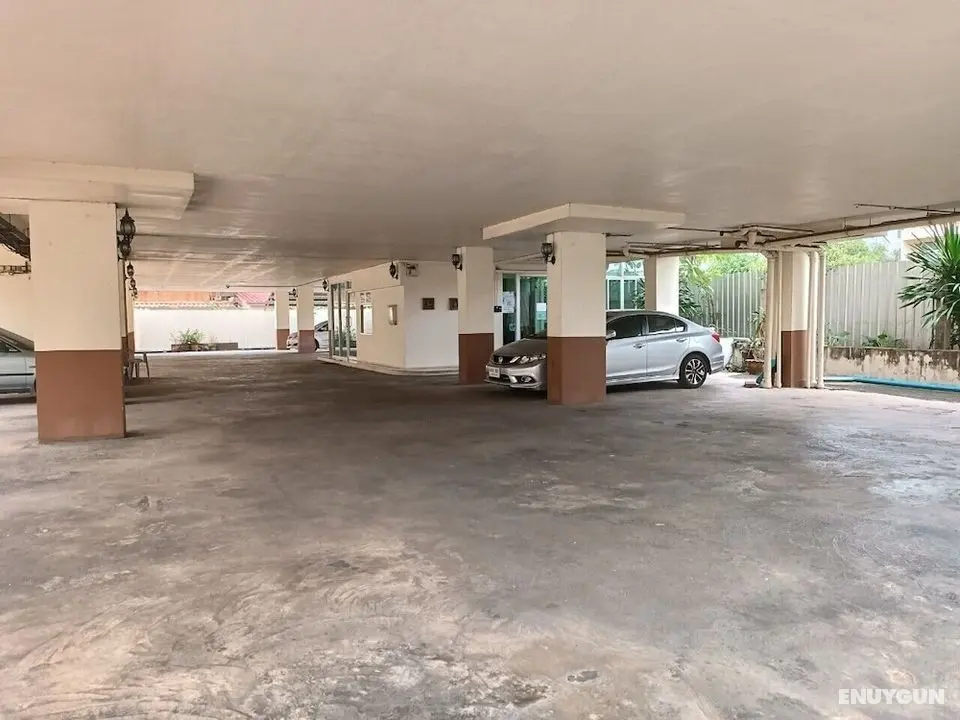 OYO 75417 Grandview Condominia - Otopark