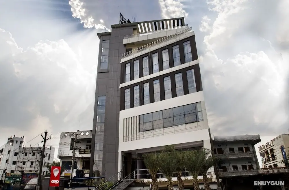 OYO 7627 Royal Plaza - Dış Mekan