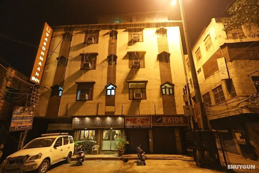 OYO 8188 Vardhmaan Inn - Dış Mekan
