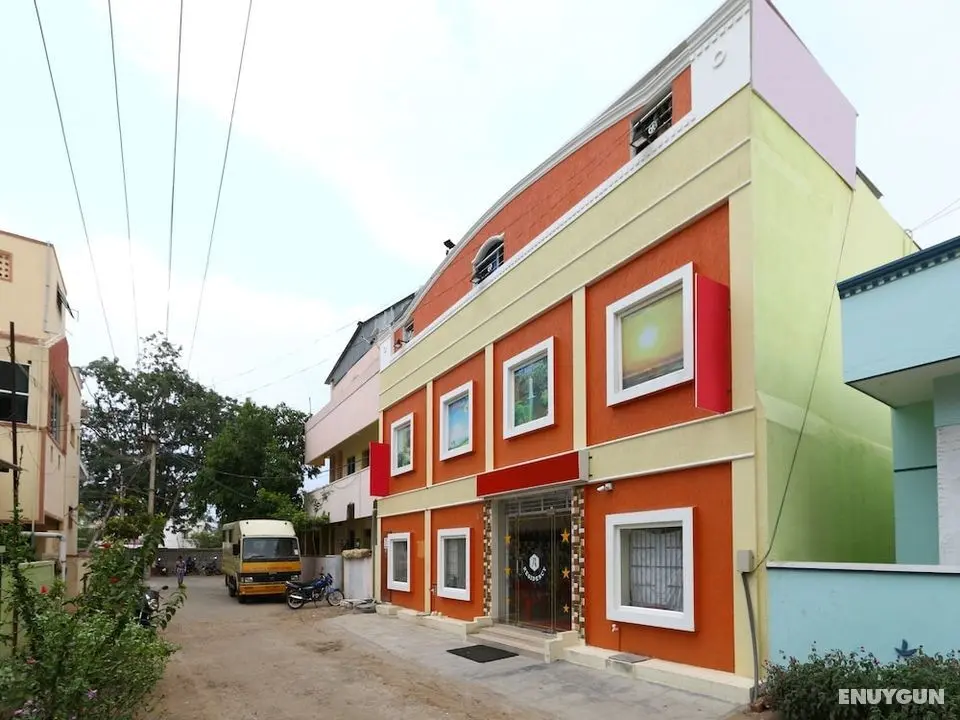 OYO 8937 Ragu Residency - Dış Mekan