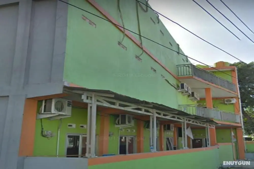 OYO 90706 Kost Alam Jaya Syariah - Dış Mekan