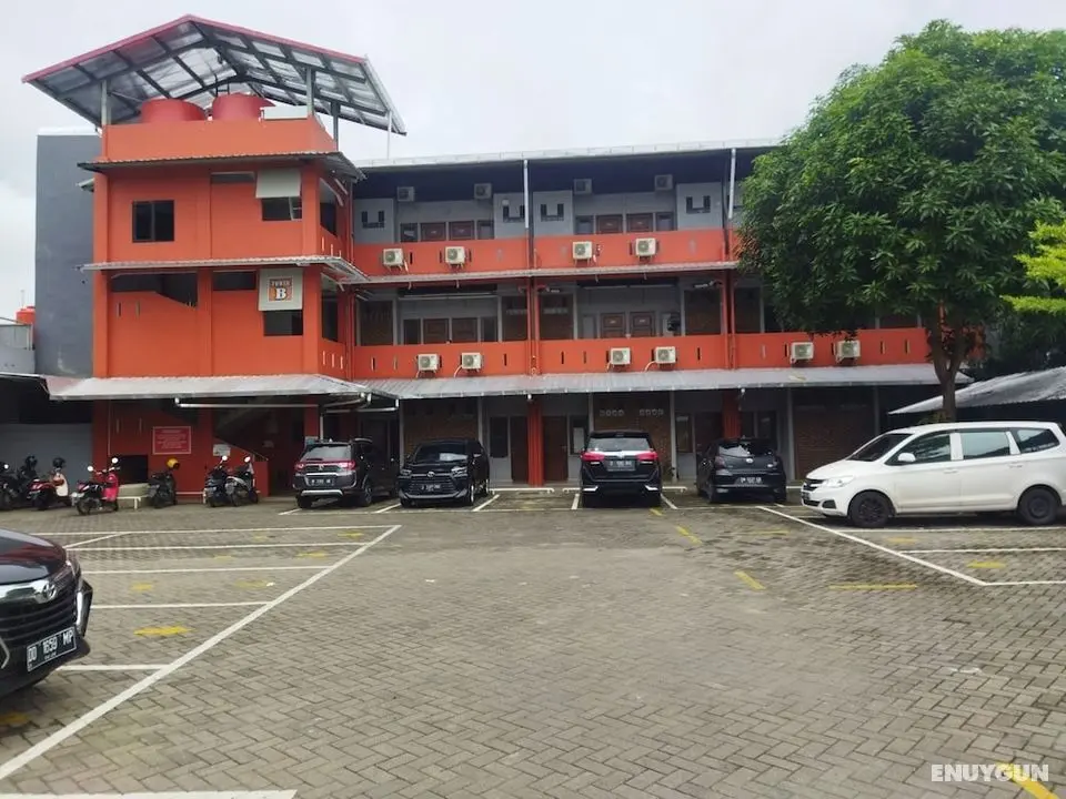 OYO 92098 Kost Orange Syariah - Dış Mekan