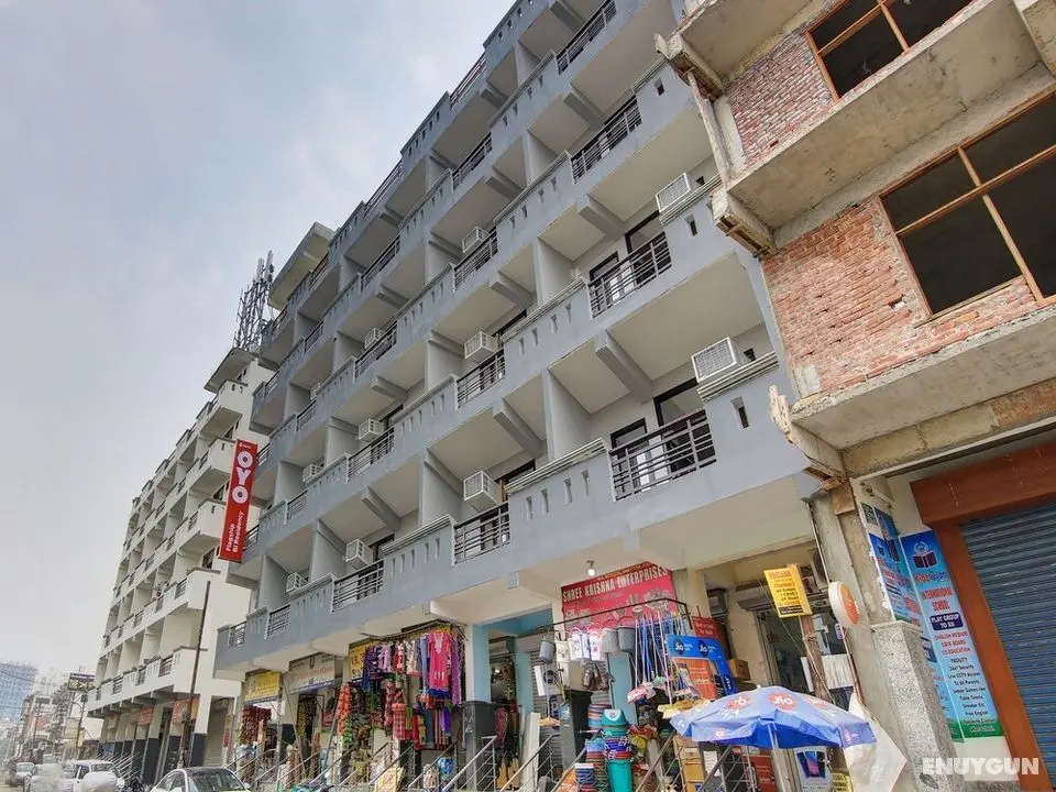 OYO Flagship 26759 BJ Residency - Dış Mekan