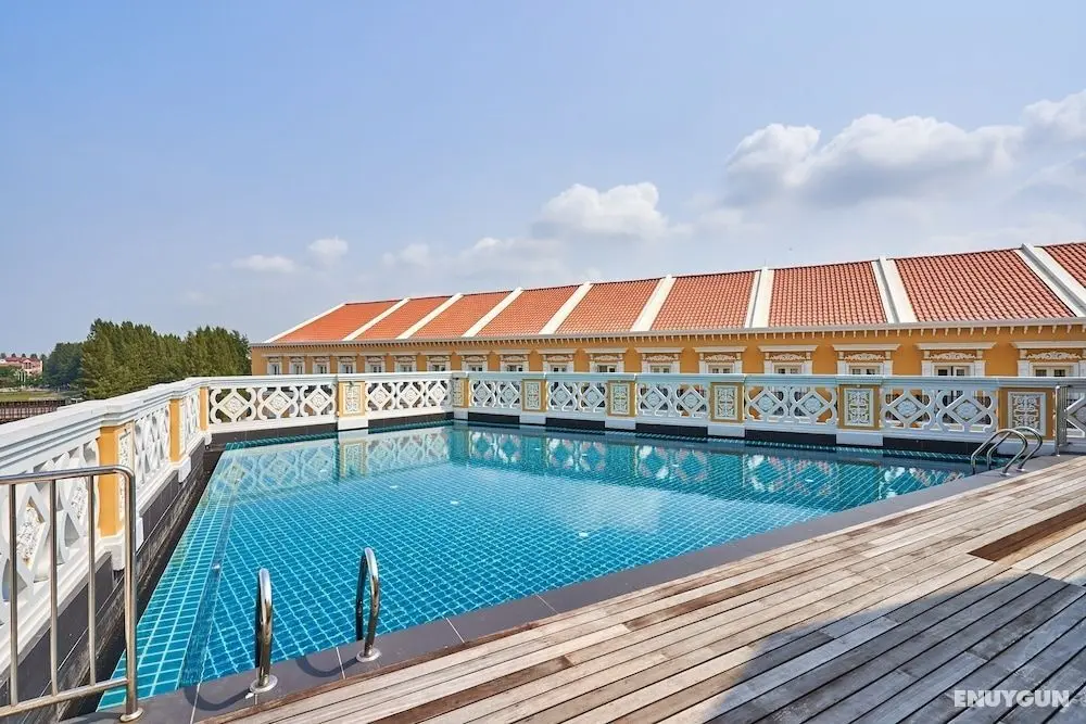 OYO Home 89378 The Platinum Suites - Havuz