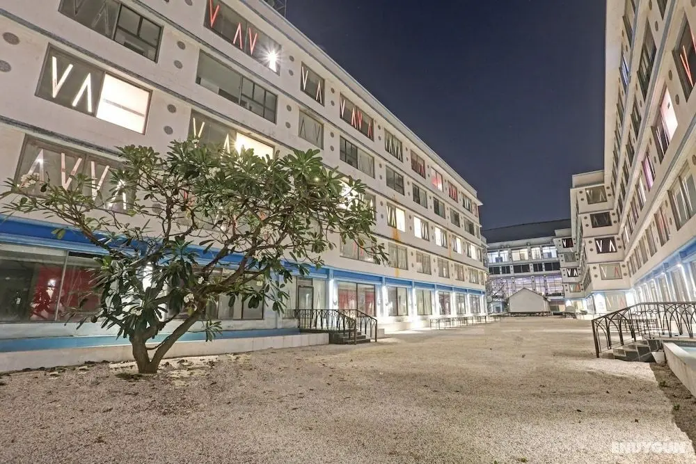 OYO Townhouse 781 Royal Palms Hotel - Öne Çıkan Resim