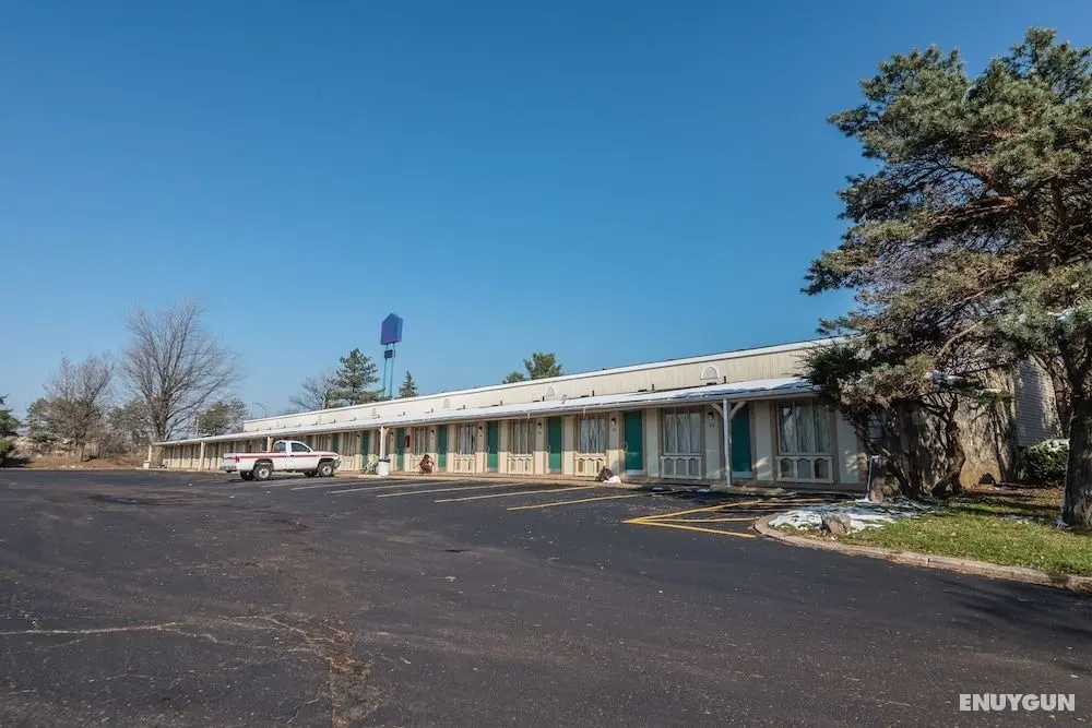 OYO Hotel Wadsworth OH I-76 - Otopark