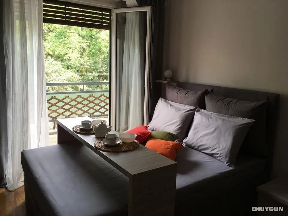 Pagrati Park Front Studio - Öne Çıkan Resim