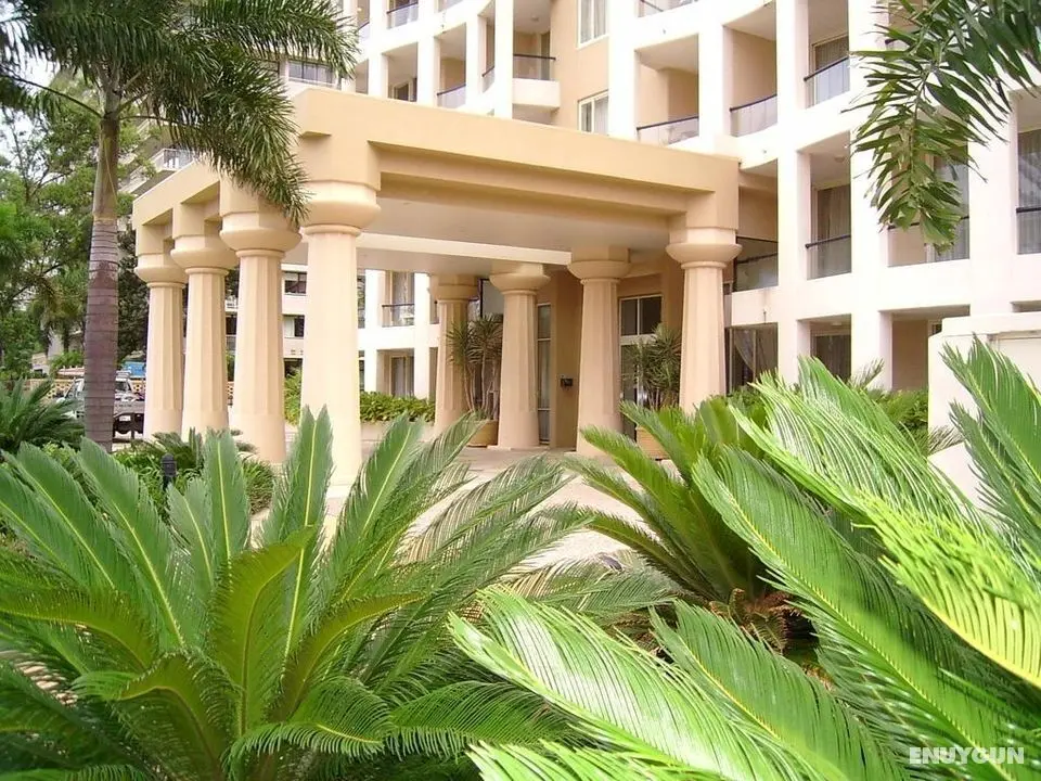 Palazzo Colonnades - Genel