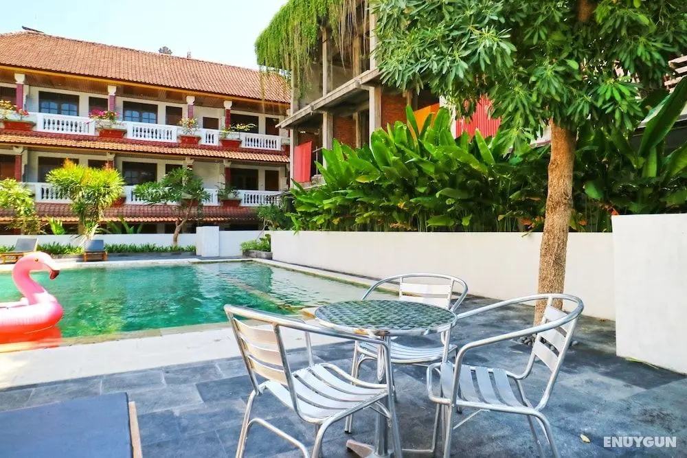 Palm Garden Kuta Hotel - Dış Mekan