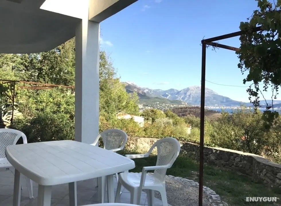 Panorama View 2-bed Apartment in Sutomore - Öne Çıkan Resim