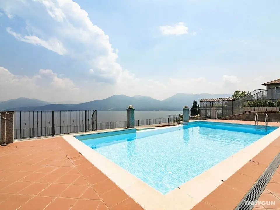 Panoramic House in a Residence Upon the Green Hills Overlooking Lake Maggiore - Öne Çıkan Resim