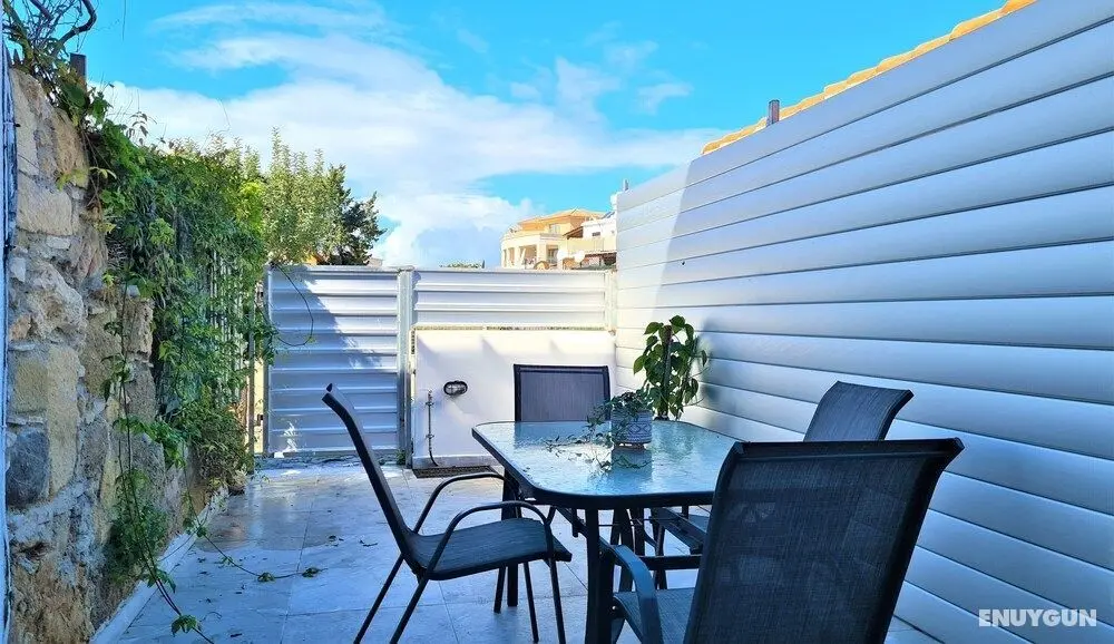 Paphos Light House Apartment - Dış Mekan