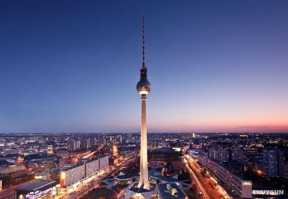 Park Inn by Radisson Berlin Alexanderplatz - Konum Öne Çıkanlar