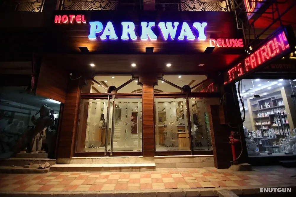 Hotel Parkway Deluxe - Dış Mekan
