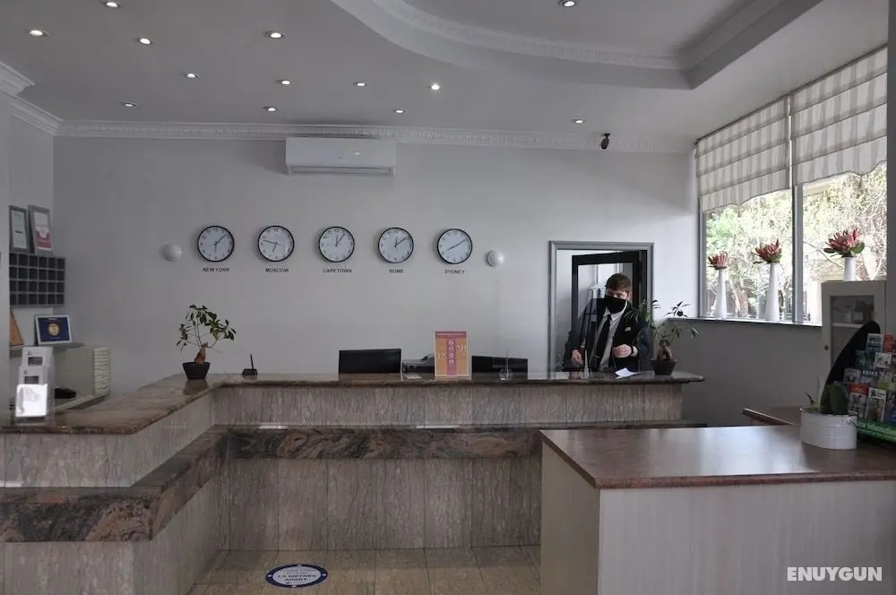 Parliament Hotel - Lobi
