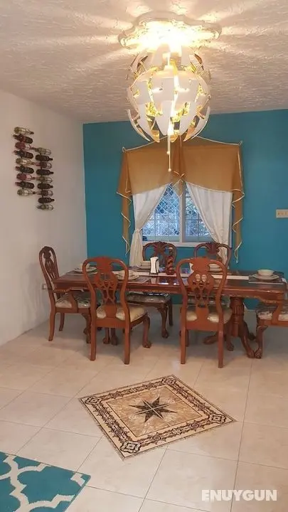 Pat's Palace - Öne Çıkan Resim