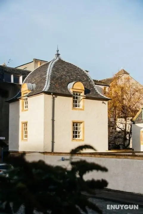 The Pavilion at Lamb's House - Öne Çıkan Resim