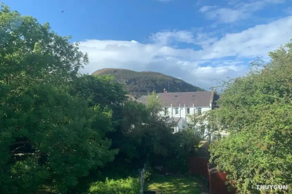 Peaceful 2 Bedroom Apartment in Prestonfield With Arthurs Seat Views - Dış Mekan