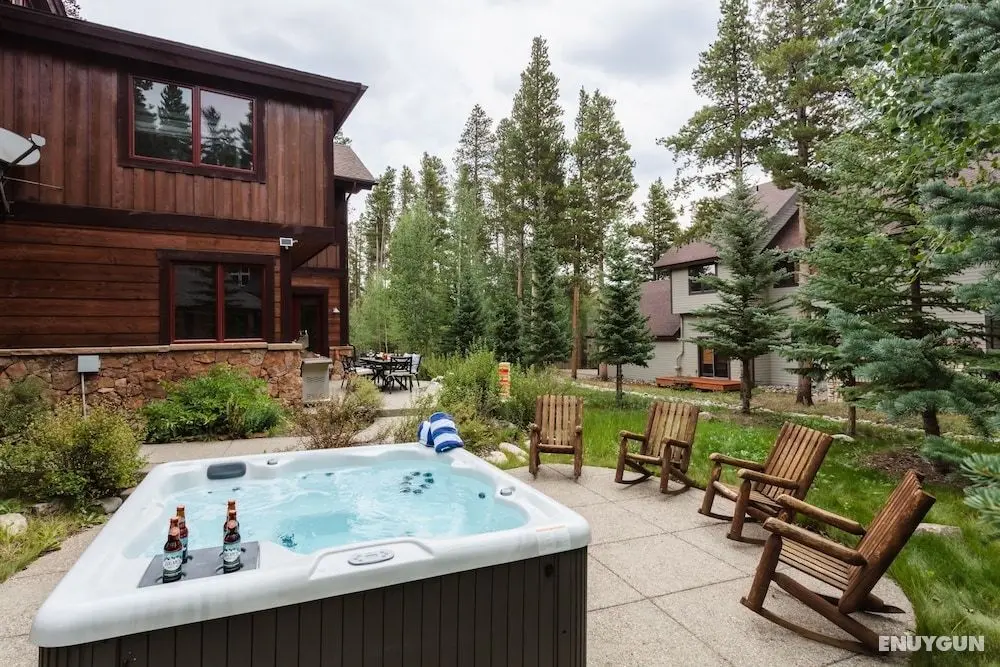 Peak 8 by Avantstay Spacious Modern Cabin w/ Hot Tub & Views - Öne Çıkan Resim