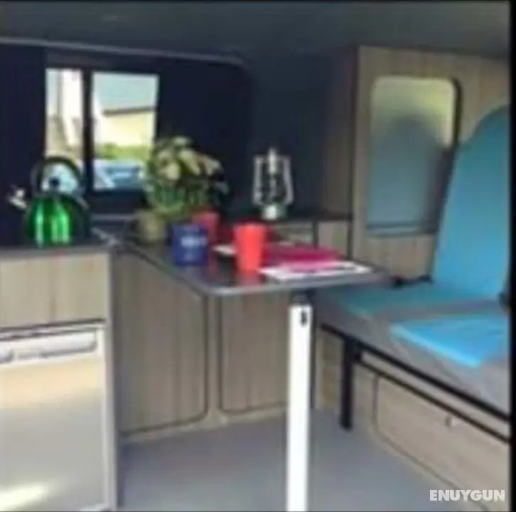 Pembs Campervan VW T5 Travel and Stay in Style - Öne Çıkan Resim