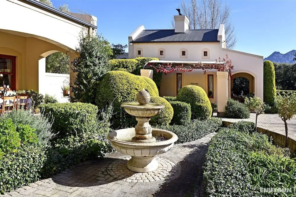 Petit Plaisir is a Romantic Self-catering Cottage on the Side of the Village - Öne Çıkan Resim