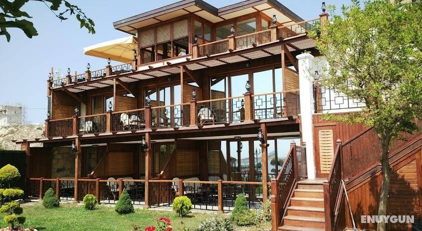 Phellos Suites