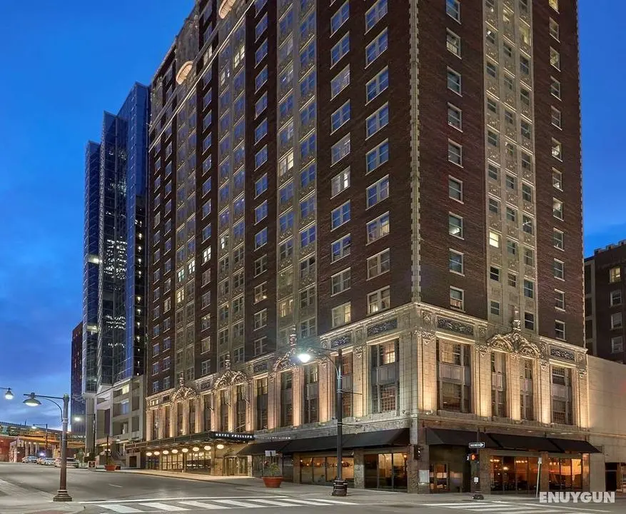 Hotel Phillips Kansas City, Curio Collection by H - Genel