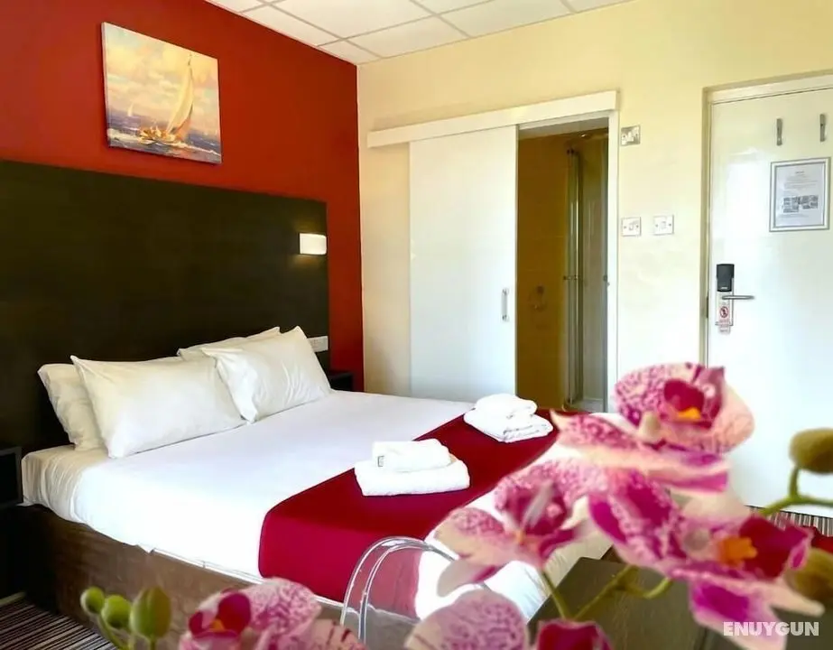 The Piccadilly Hotel - Öne Çıkan Resim