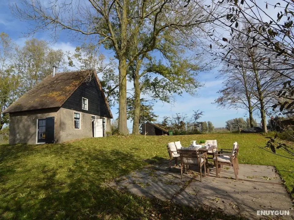 Picturesque Holiday Home in Drimmelen With Garden - Öne Çıkan Resim