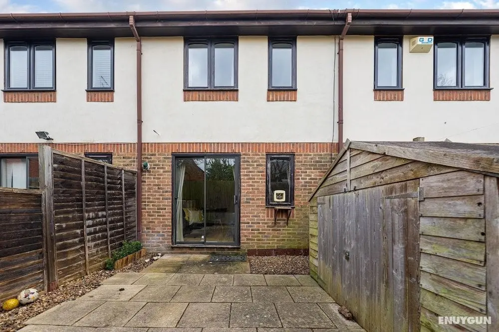 Pierocks Wickets Luxury Entire House, Free Parking and Wi-fi in Maidenhead - Dış Mekanlar