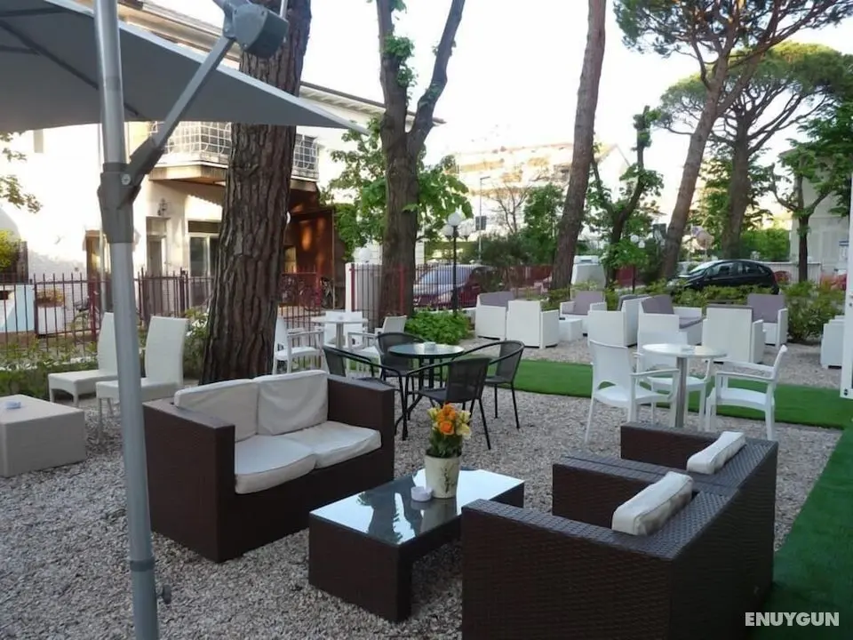 Hotel Pierre Riccione - Dış Mekanlar