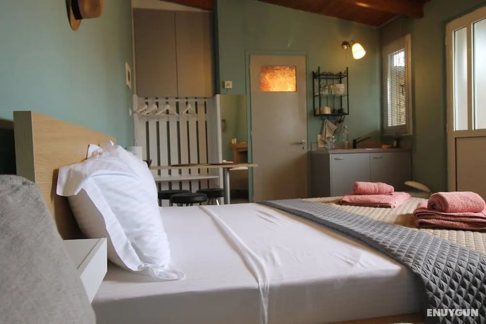 Pikinas Studios near ATH airport - Oda