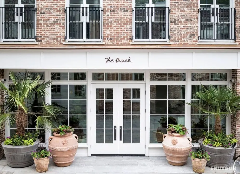 The Pinch Hotel - Öne Çıkan Resim
