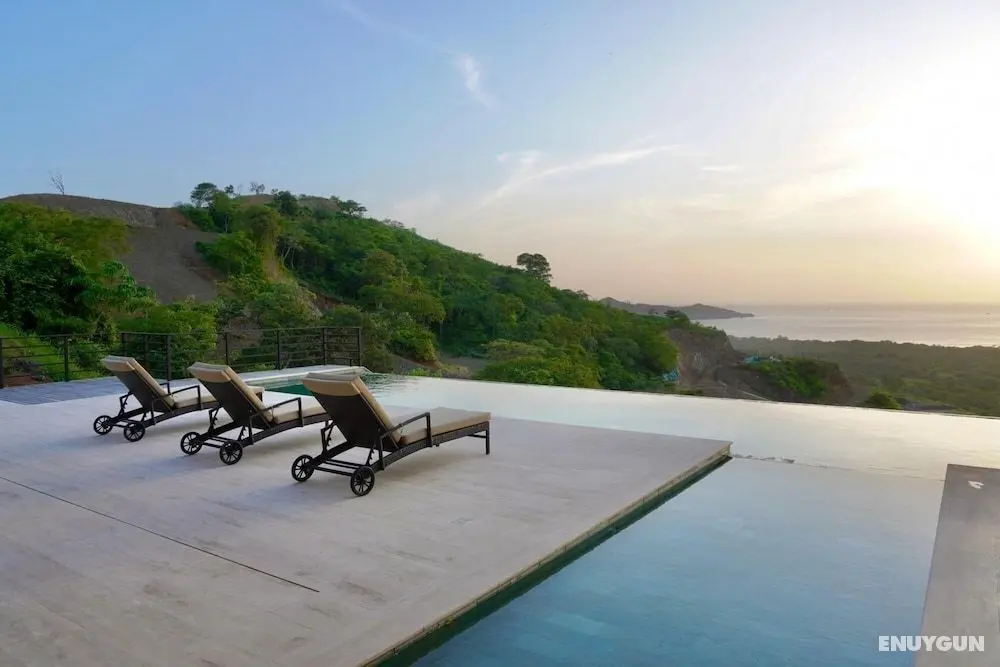 Playa Flamingo Beautiful new 5-br Oceanview Villa With Private Infinity Pool Casa de Iluminacion - Oda