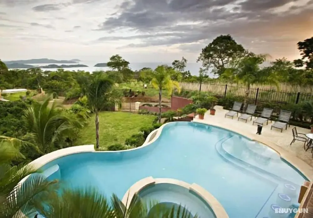 Playa Potrero 4 BR Home w Large Saltwater Pool Spectacular Views - Villa Oasis - Oda