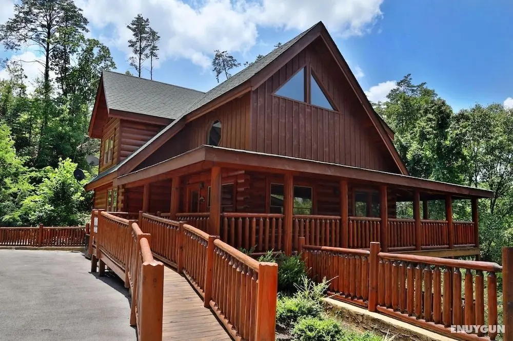 Playhouse Cinema - Four Bedroom Cabin - Öne Çıkan Resim