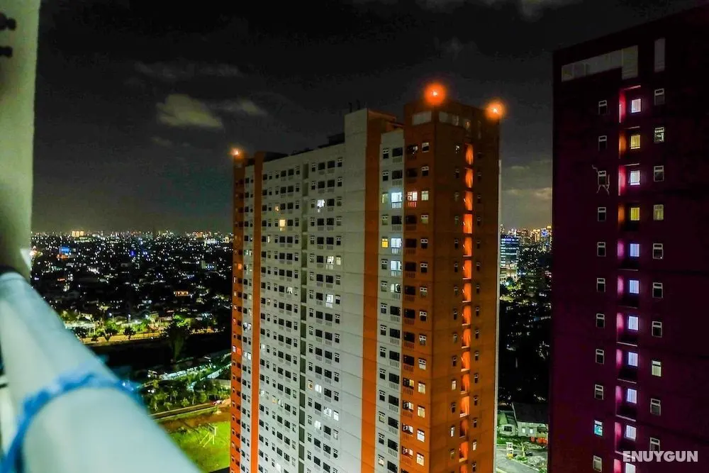 Pleasant 2BR Apartment at Green Pramuka near Mall - Oda Manzaraları