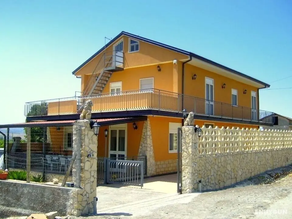 Pleasant Holiday Home With Balcony, Veranda, Barbecue - Öne Çıkan Resim