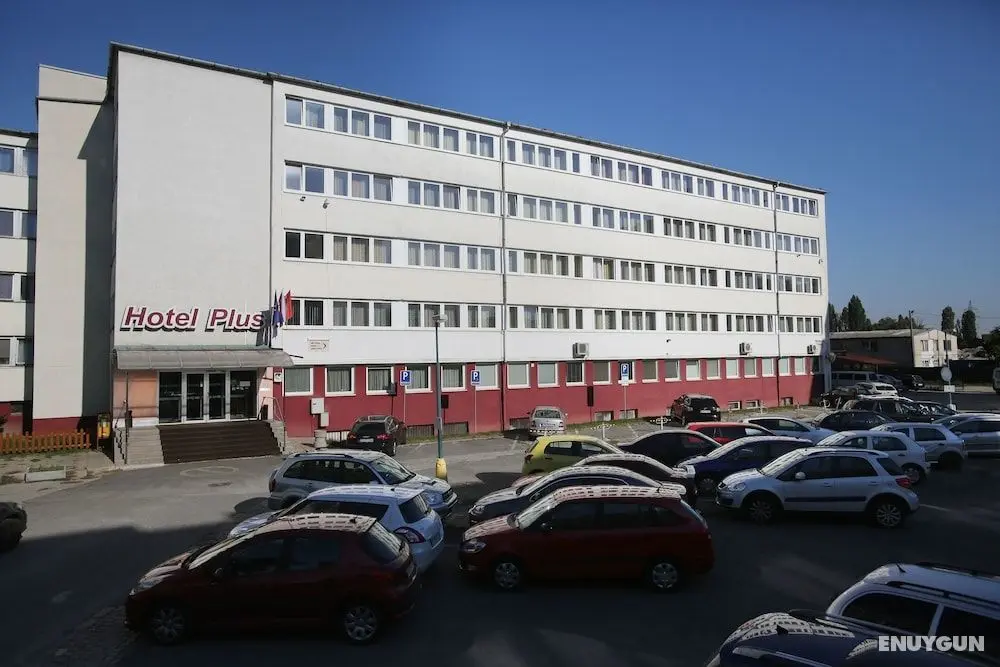 Hotel Plus - Dış Mekan