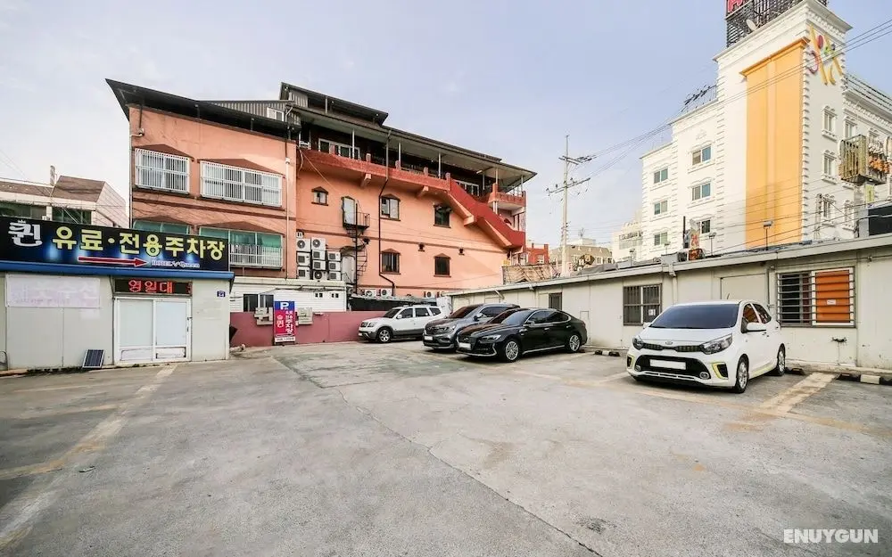 Pohang Youngil Univ Hotel Queens - Misafir Tesisleri ve Hizmetleri
