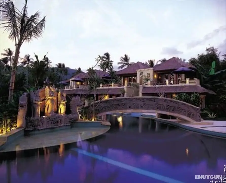 Pool Villa Merumatta Senggigi - Havuz