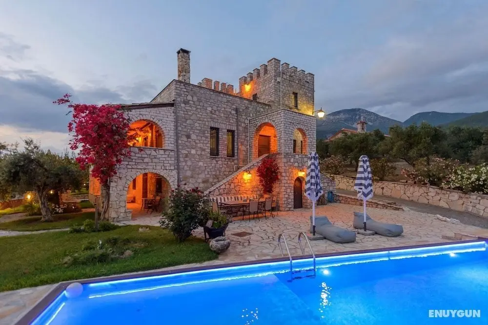 Poolside Castle, Panoramic Seaview Retreat - Öne Çıkan Resim
