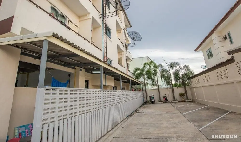 Poon Sook Apartment - Otopark